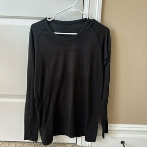 Lululemon black size 12 swifty tech top